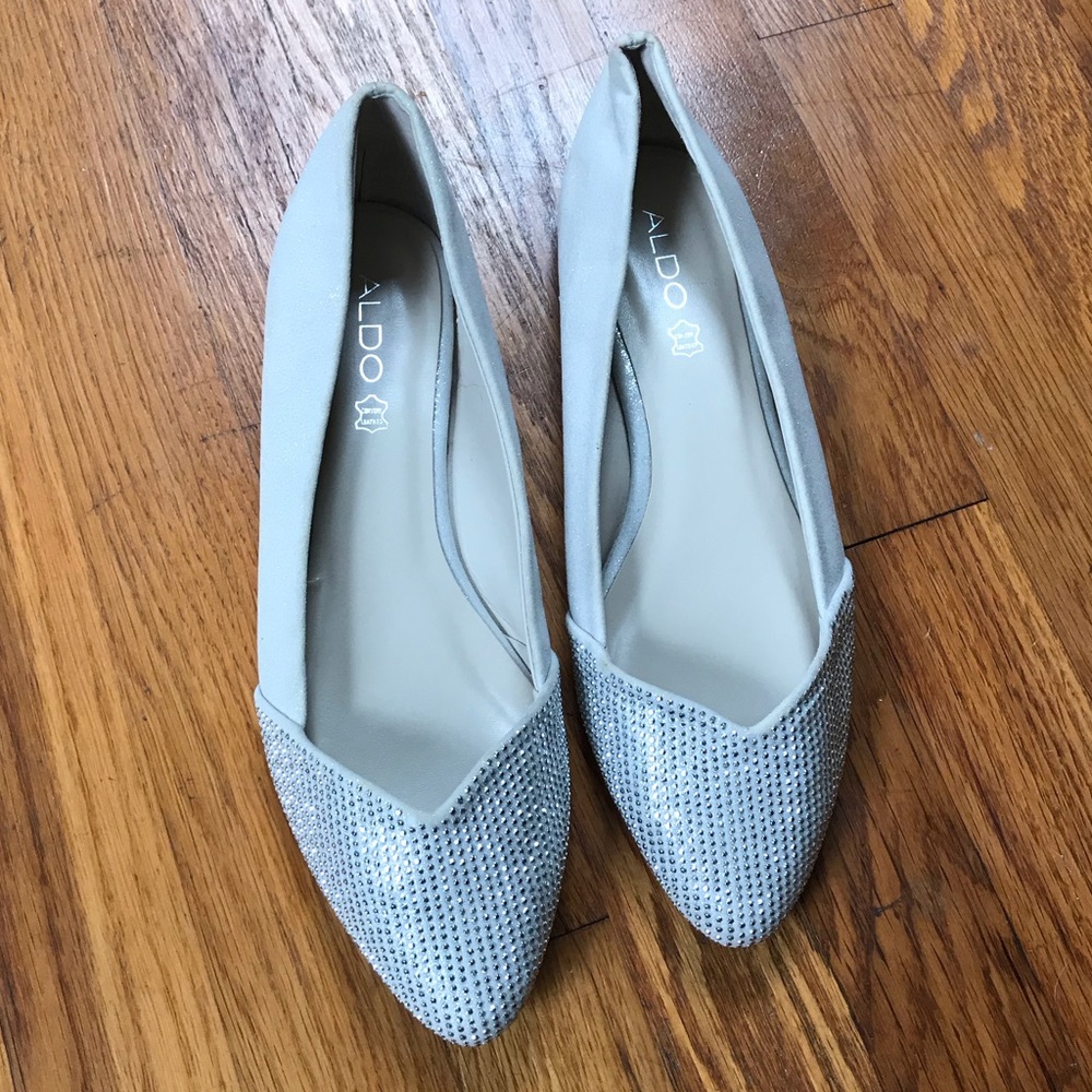 Aldo- Cream/Silvery Suede w Studs Flats Sz: 10
